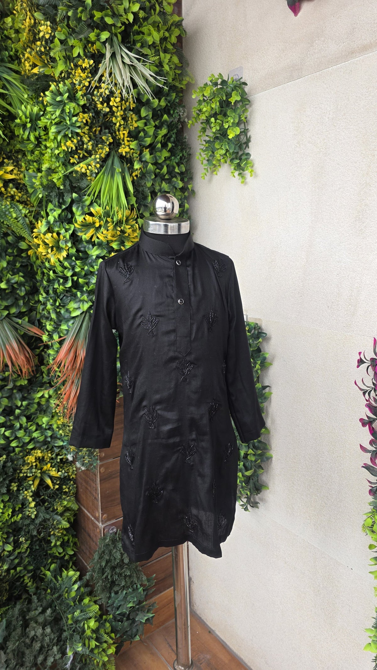 Pre Order: Black Embellished Kurta And Pant