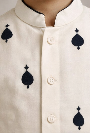 Pre Order: Thread Detailed Off White Kurta With Open Jacket And Pyjama