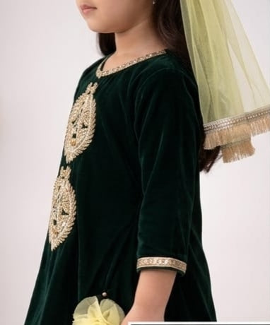Pre Order: Noor-e-Hari Set
