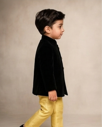 Pre Order: Stylish Zari Embroidered Velvet Sherwani With Pyjama