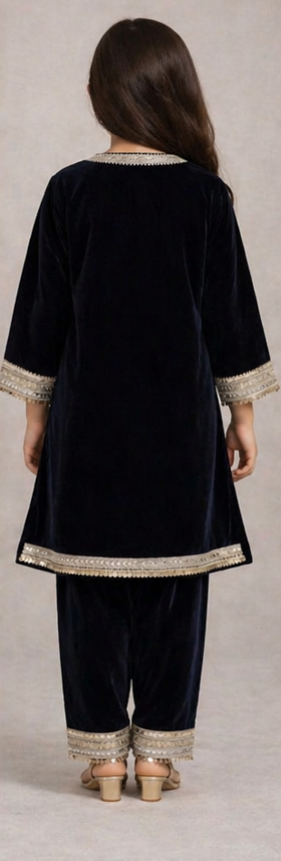 Pre Order: Noor-e-Noir Velvet Kurta Set