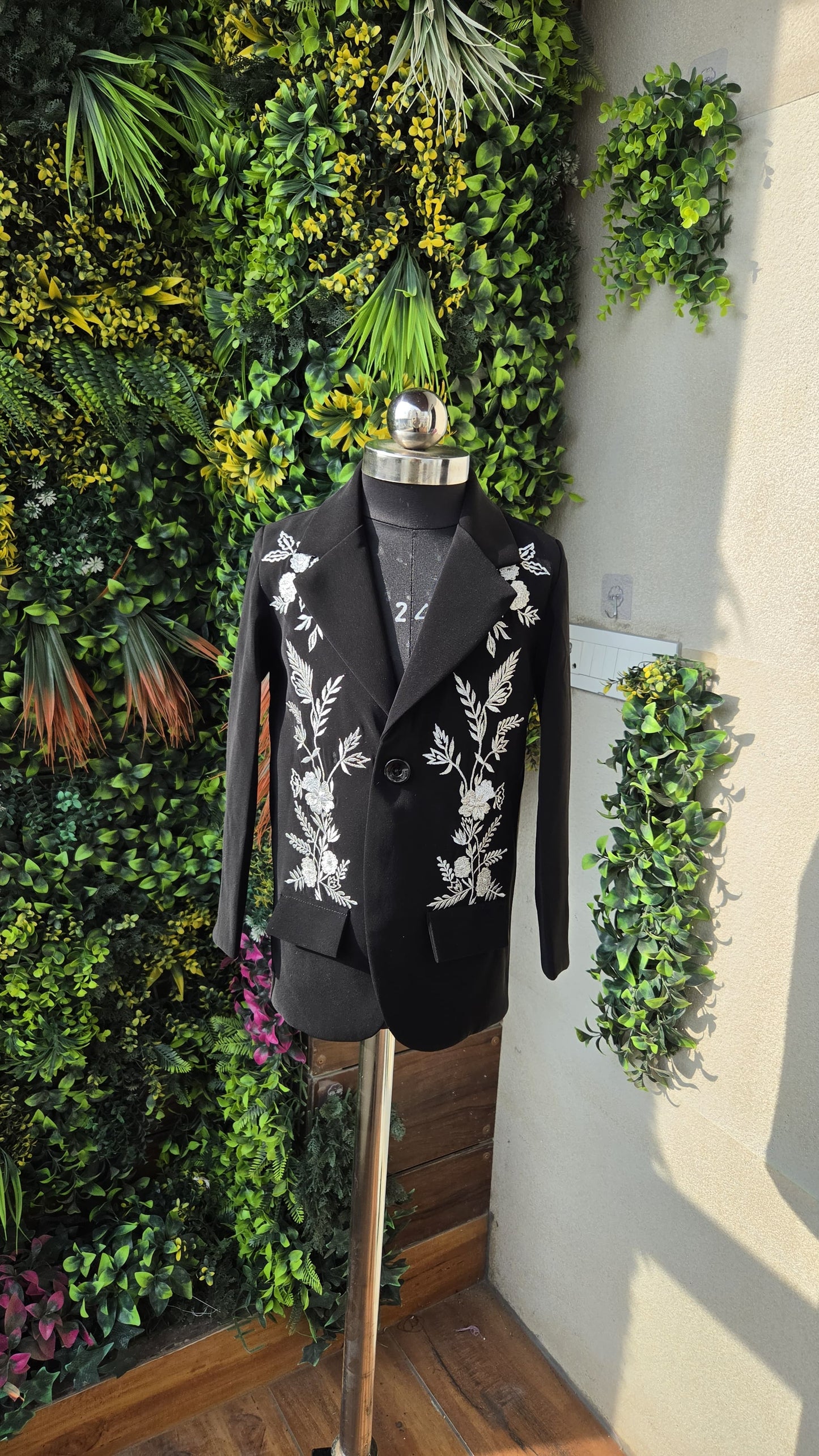Pre Order: White Embroidered Blazer Set