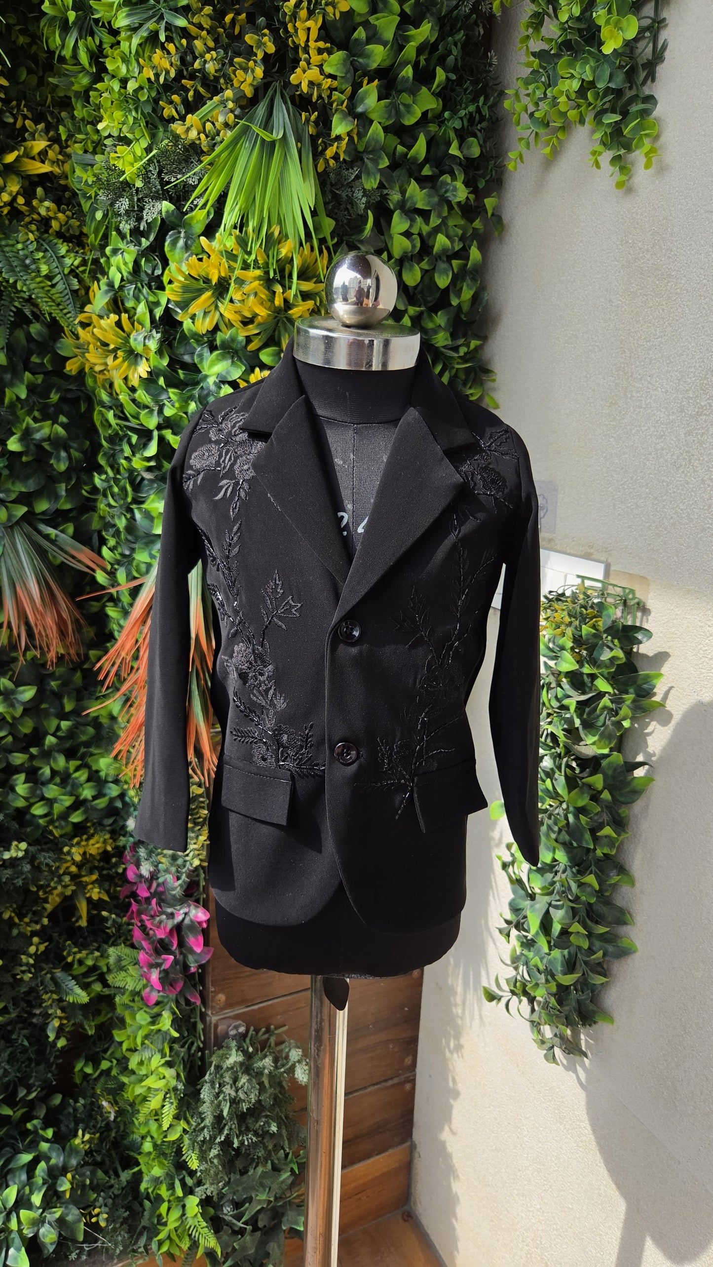 Pre Order: White Embroidered Blazer Set