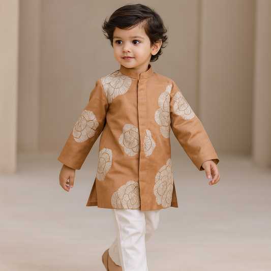 Pre Order: Thread Embroidered Peach Kurta And Off White Pyjama